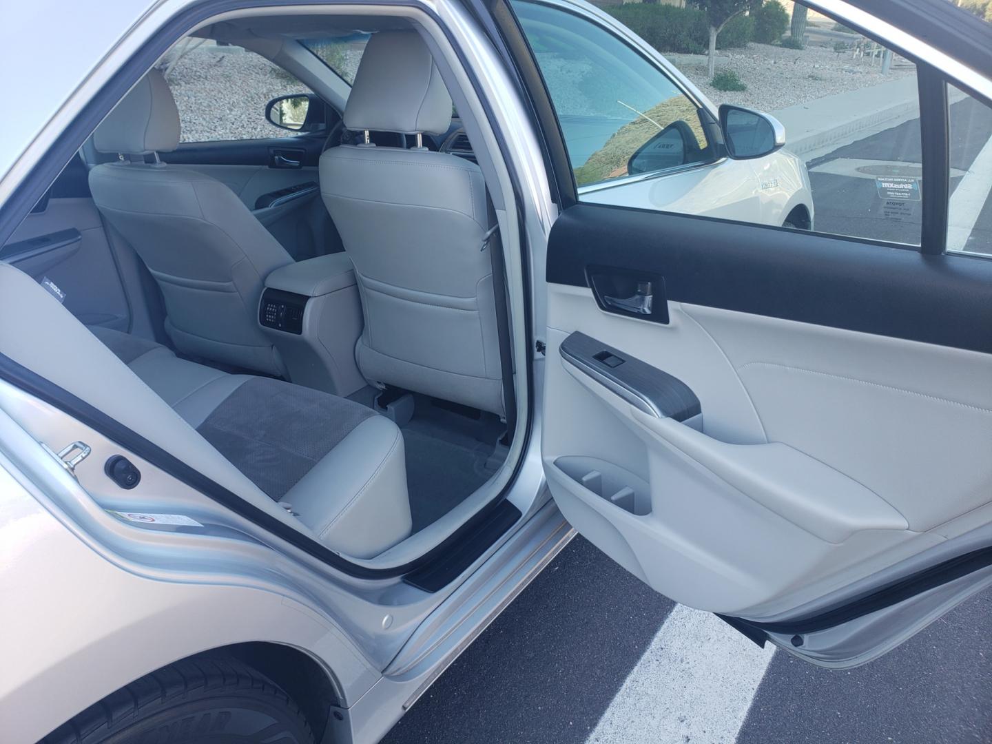 2014 /gray and black Toyota Camry Hybrid lx (4T1BD1FK3EU) with an 3.5L V6 DOHC 24V engine, 5-Speed Automatic transmission, located at 323 E Dunlap Ave., Phoenix, AZ, 85020, (602) 331-9000, 33.567677, -112.069000 - Photo#15